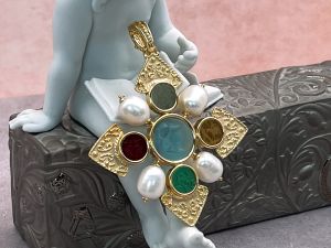 TAGLIAMONTE Designs (Q21102) 925SS / YGP Venetian Cameo Pendant *Athena*