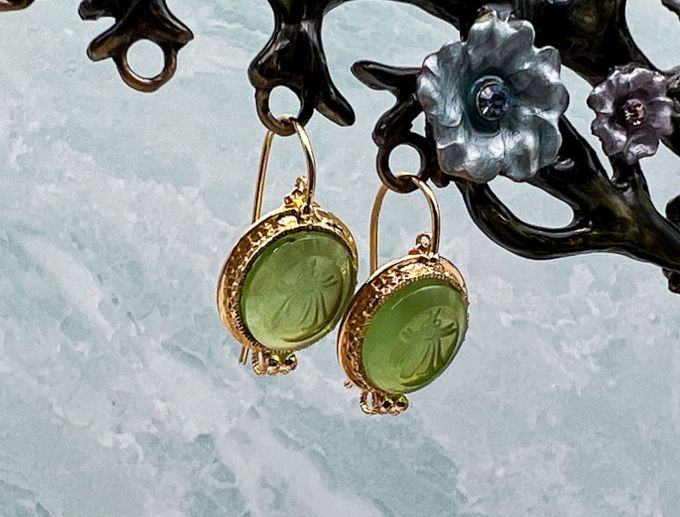 TAGLIAMONTE Designs (1644) 925SS/YGP Cameo Earrings~Green